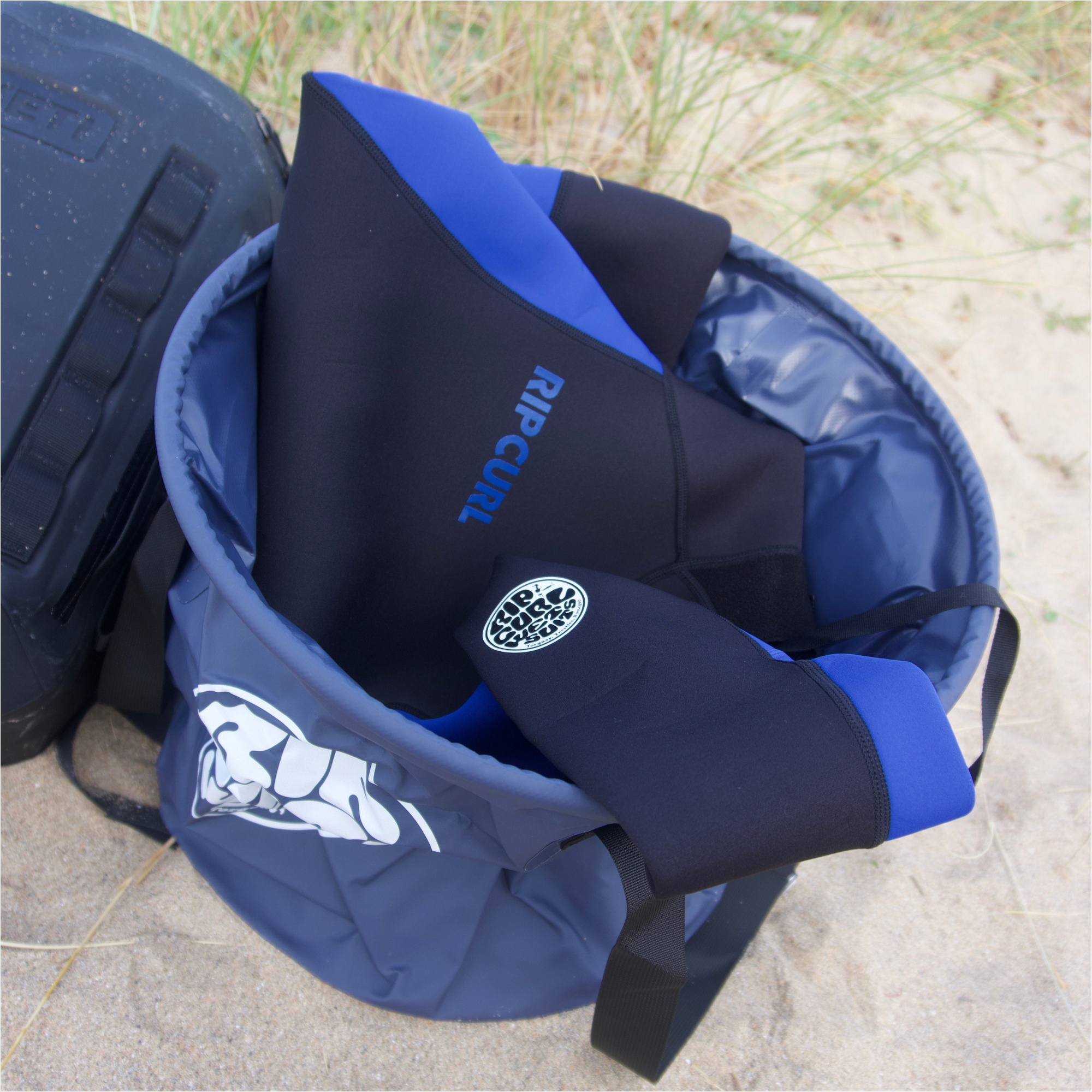 2026 Rip Curl Surf Series 50L Wettie Bucket 14RMUT - Navy / White